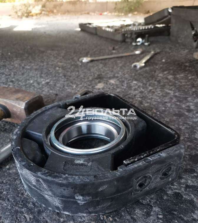 Замена подвесного подшипника Mercedes Actros Замена подвесного подшипника на Мерседесе Актрос